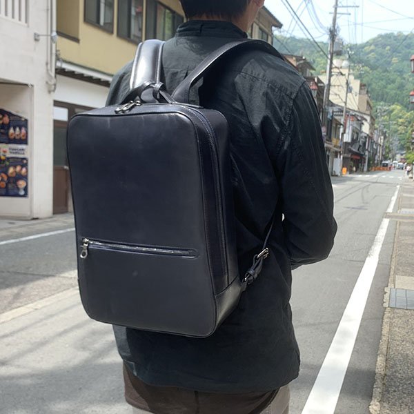 レザースクエアリュック