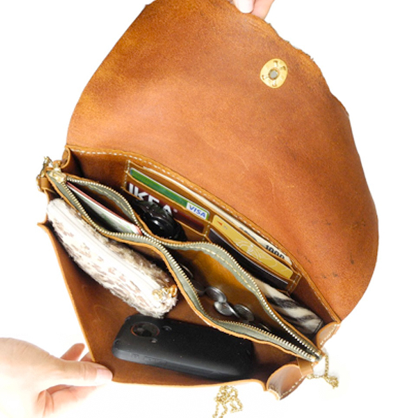 お財布機能もついて便利な「森のクラッチバッグ」