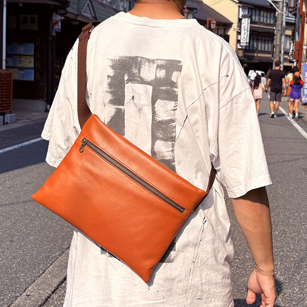 シンプルサコッシュ