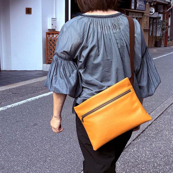 シンプルサコッシュ