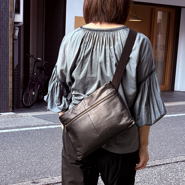シンプルサコッシュ
