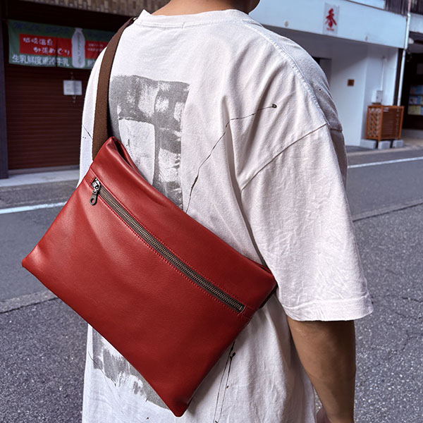 シンプルサコッシュ